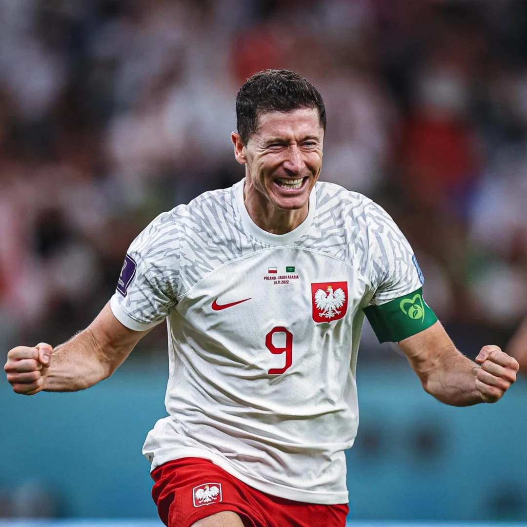  莱万多夫斯基回归赛场，败北首场状态亮眼，FPX观众沸腾！-开云体育网页