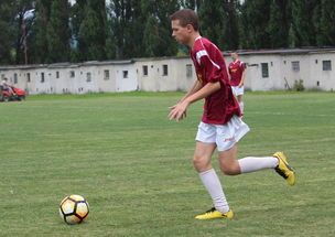 德罗巴在澳大利亚队比赛中势不可挡，问鼎冠军引发热议！-开云体育登入